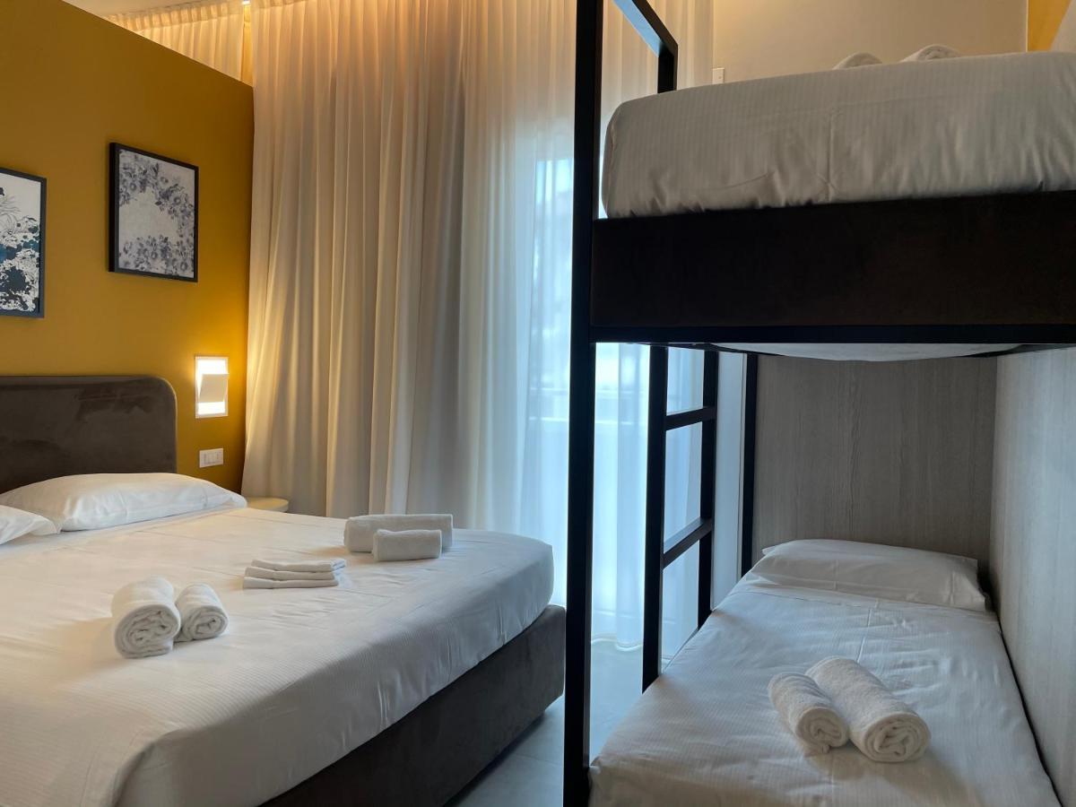 Hotel Iris Jesolo エクステリア 写真