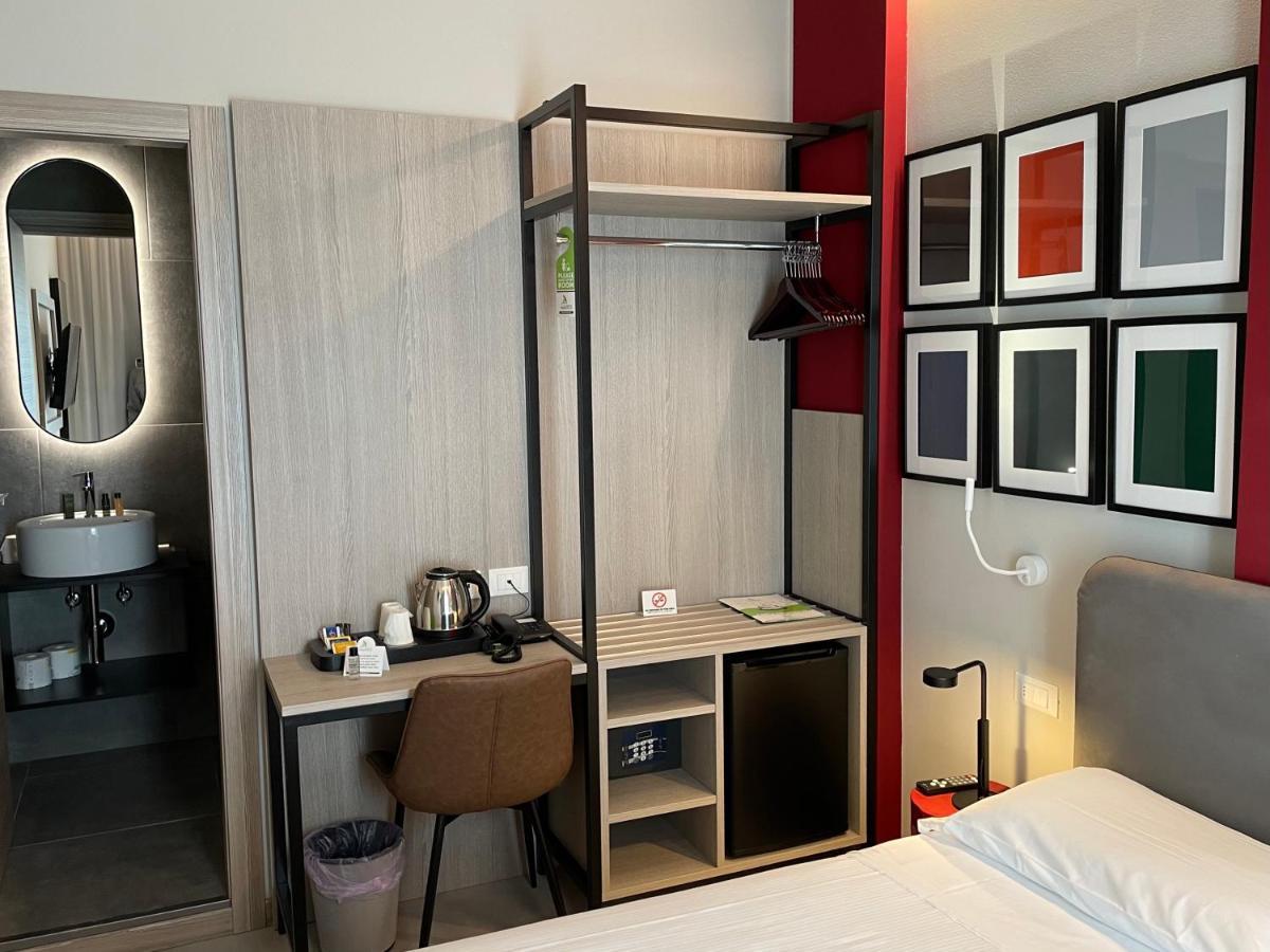 Hotel Iris Jesolo エクステリア 写真