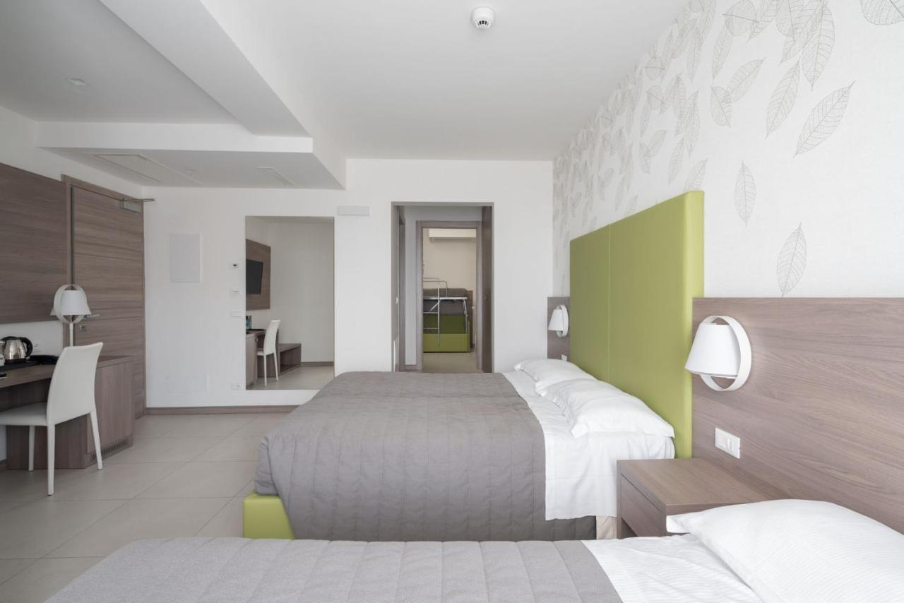 Hotel Iris Jesolo エクステリア 写真