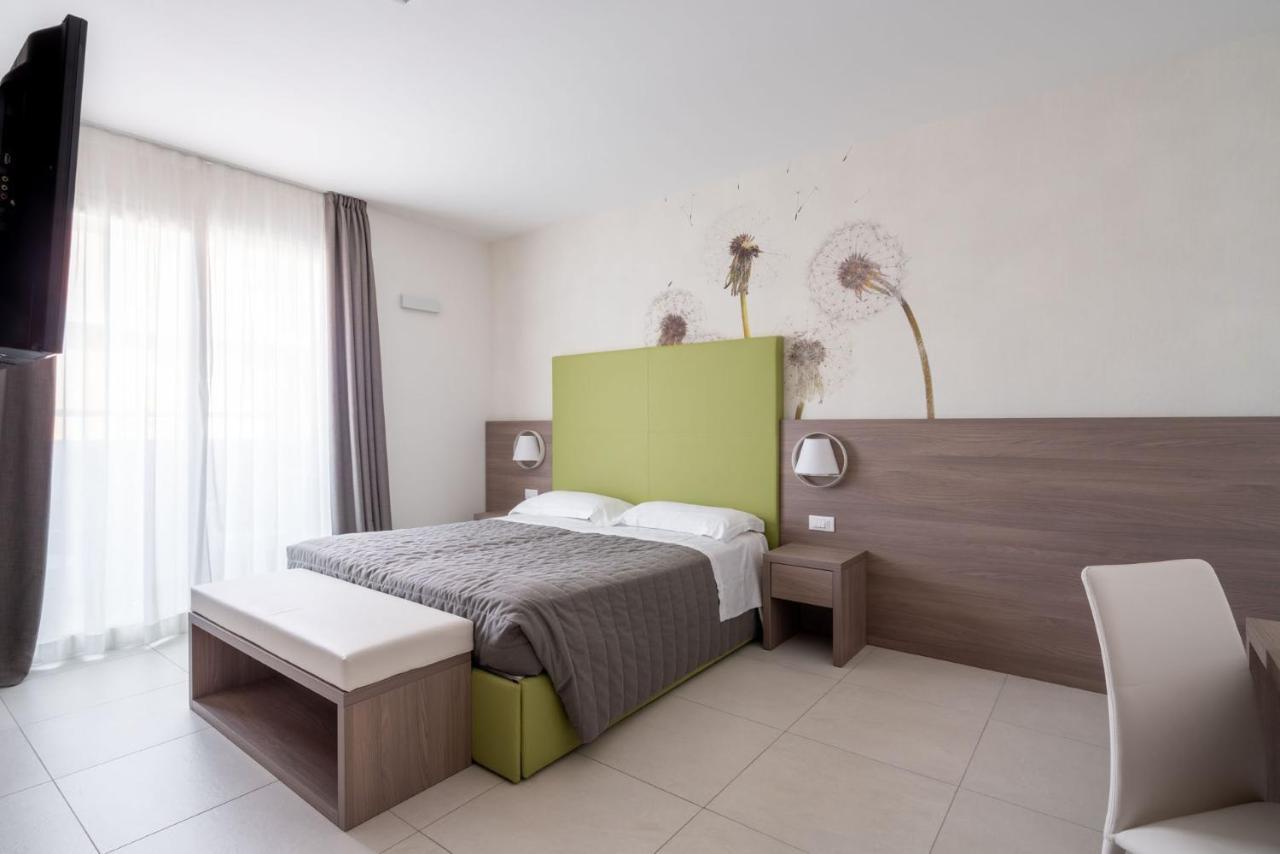 Hotel Iris Jesolo エクステリア 写真