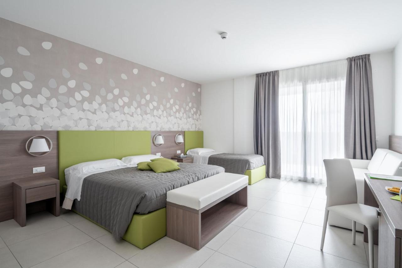 Hotel Iris Jesolo エクステリア 写真