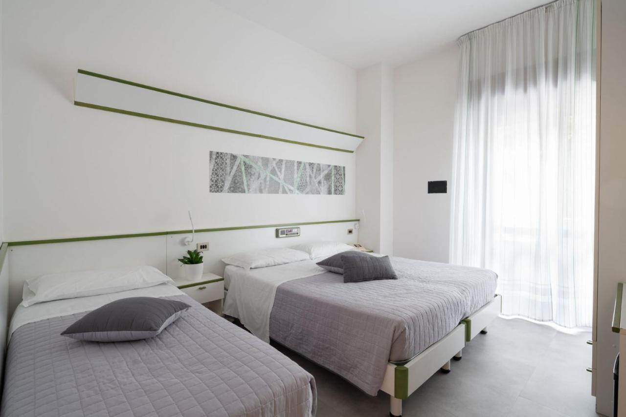 Hotel Iris Jesolo エクステリア 写真