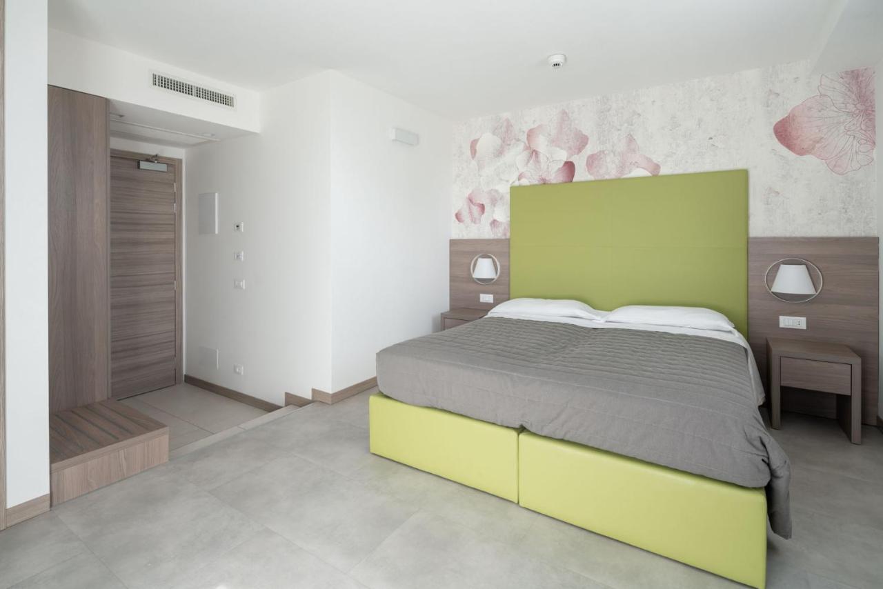 Hotel Iris Jesolo エクステリア 写真