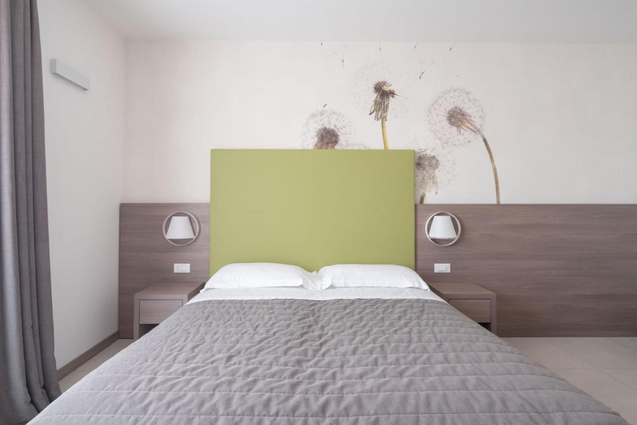 Hotel Iris Jesolo エクステリア 写真