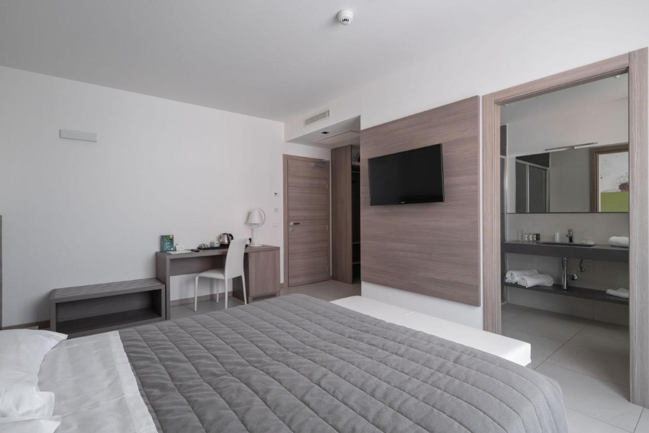 Hotel Iris Jesolo エクステリア 写真