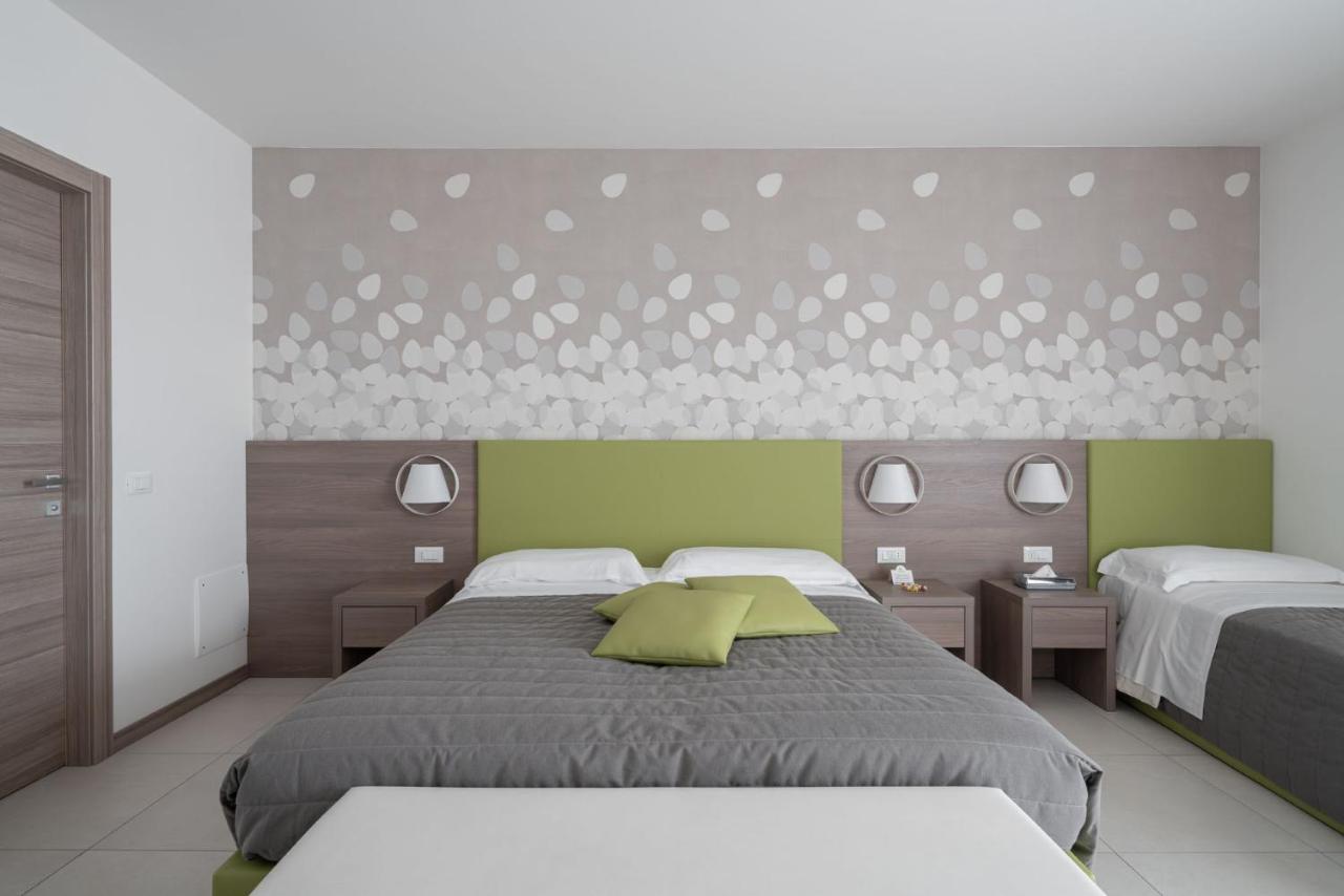 Hotel Iris Jesolo エクステリア 写真