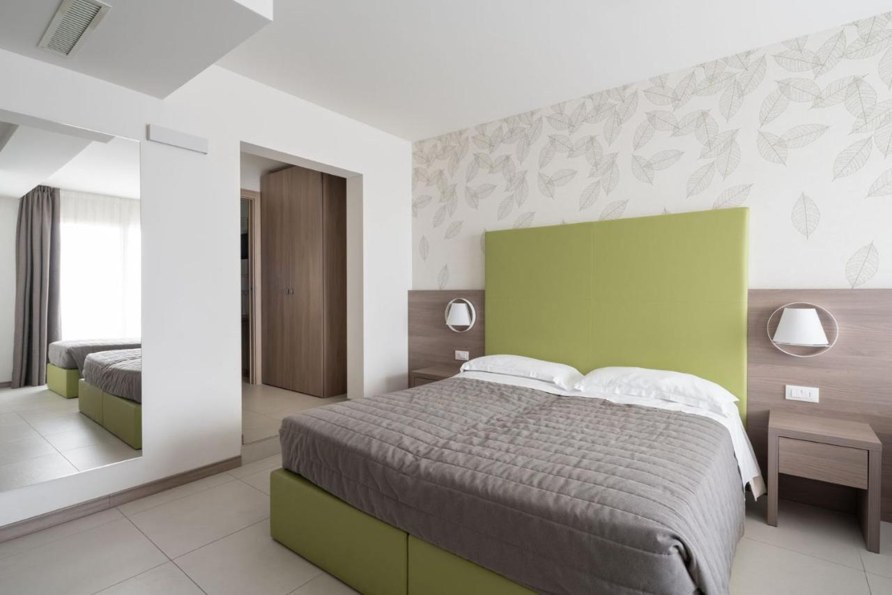 Hotel Iris Jesolo エクステリア 写真