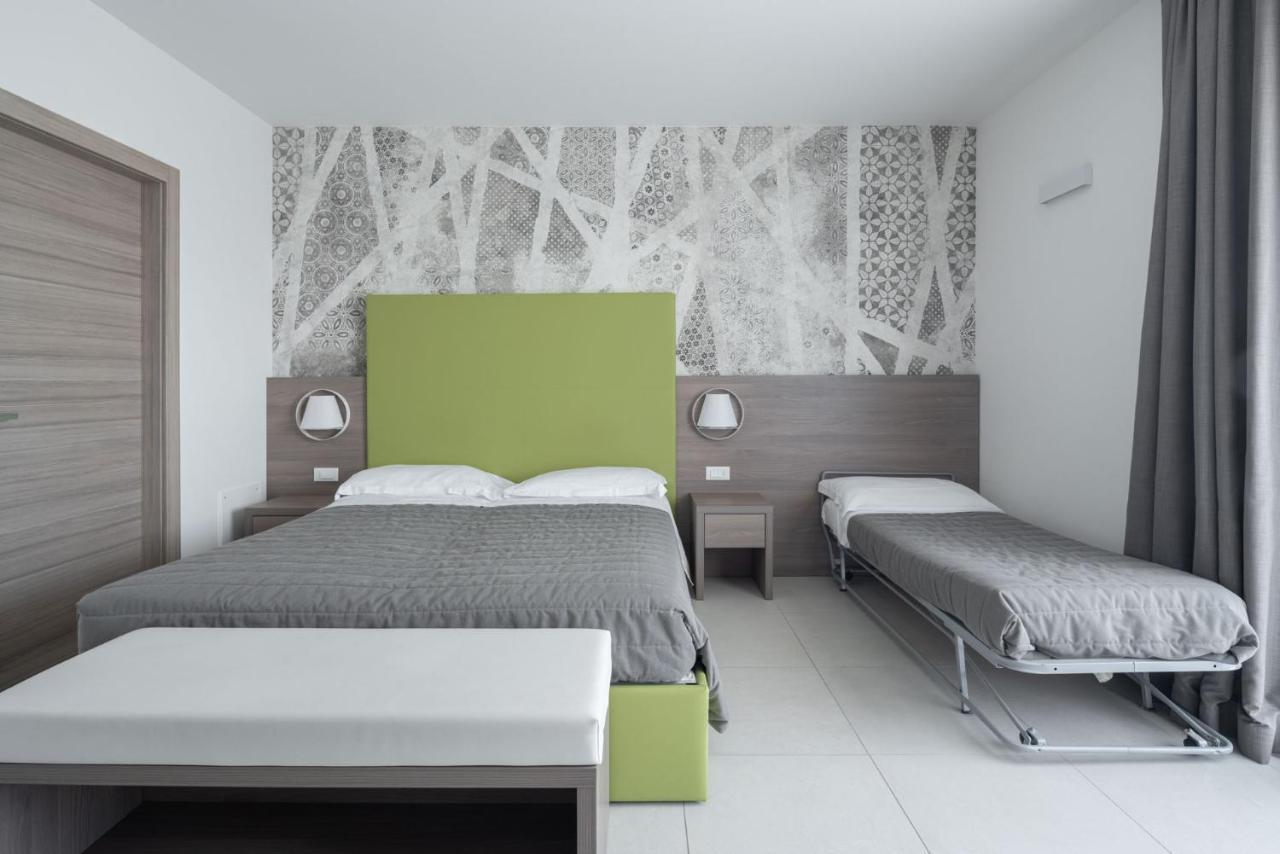 Hotel Iris Jesolo エクステリア 写真