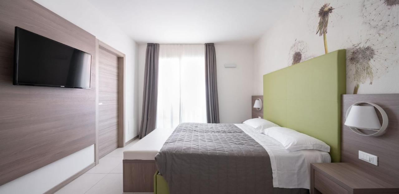 Hotel Iris Jesolo エクステリア 写真