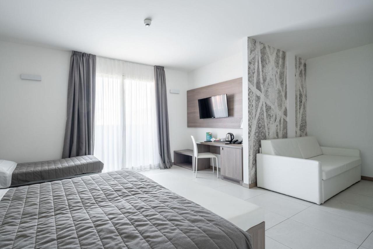 Hotel Iris Jesolo エクステリア 写真