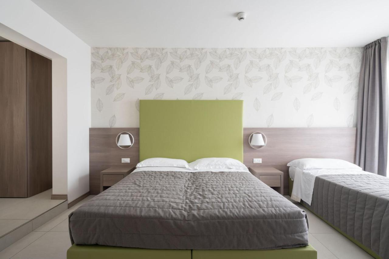 Hotel Iris Jesolo エクステリア 写真