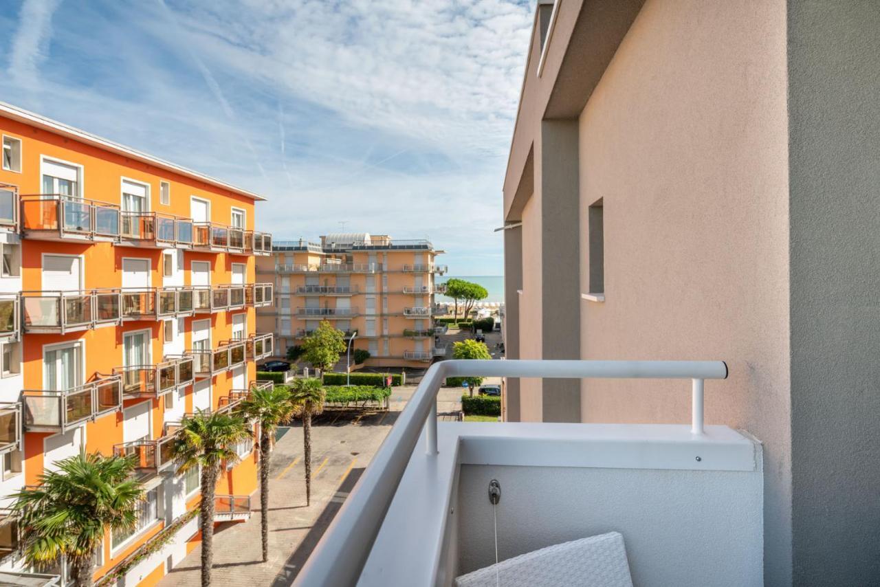 Hotel Iris Jesolo エクステリア 写真