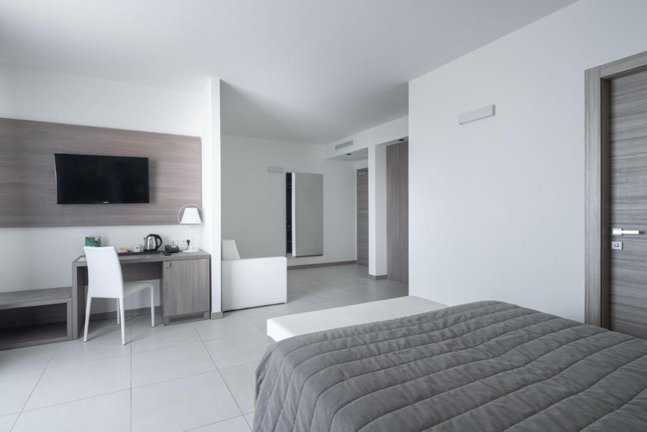 Hotel Iris Jesolo エクステリア 写真