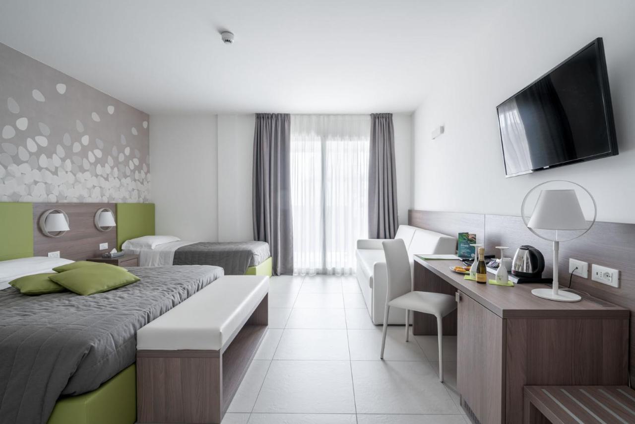 Hotel Iris Jesolo エクステリア 写真